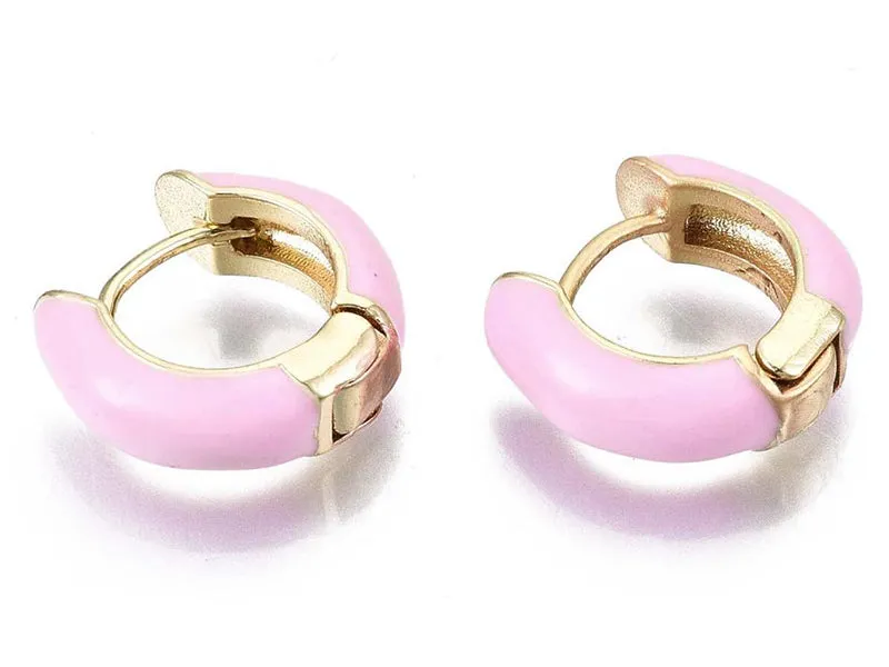 La Petite Epicerie Huggie oorbellen lichtroze emaille verguld