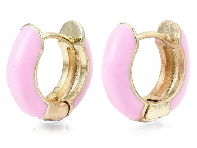 La Petite Epicerie Huggie oorbellen lichtroze emaille verguld