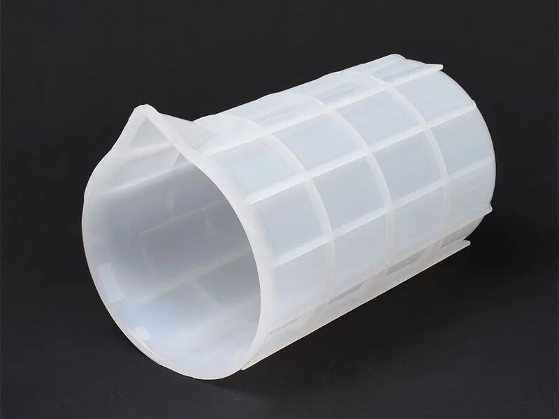 La Petite Epicerie maatbeker silicone 750 ml wit met schenktuit