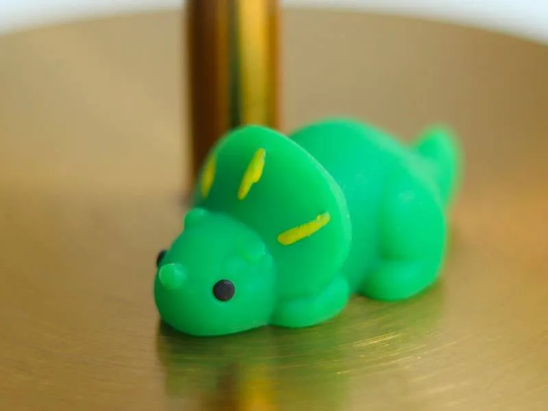 La Petite Epicerie Triceratops mini squishy groen 5,5 cm