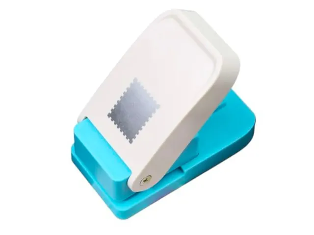 La Petite Epicerie Postzegel perforator papierpons scrapbooking