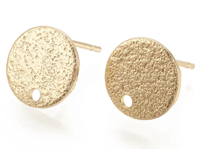 La Petite Epicerie ronde oorknopjes gehamerd 10 mm verguld