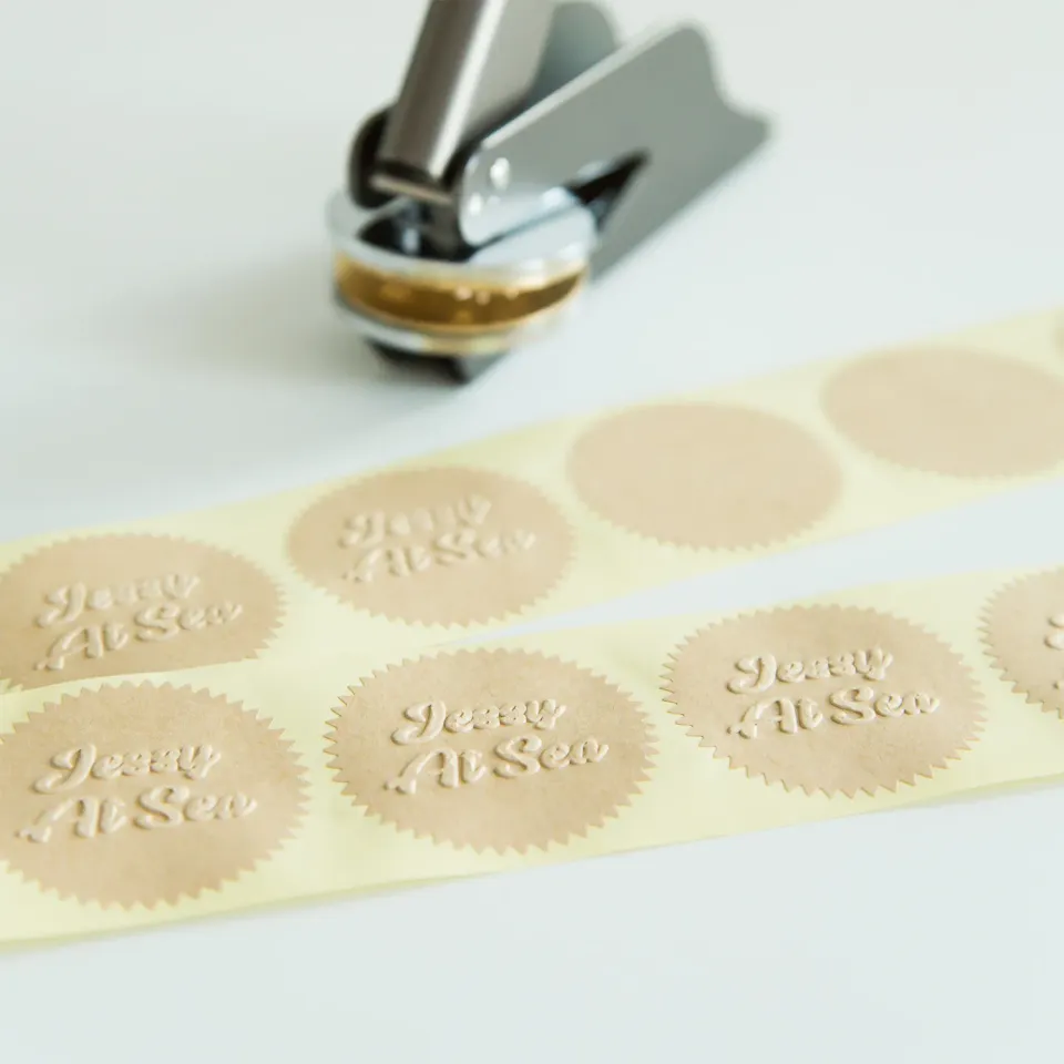 Jessy at Sea Embossing stickers kraft 100 stuks 45 mm