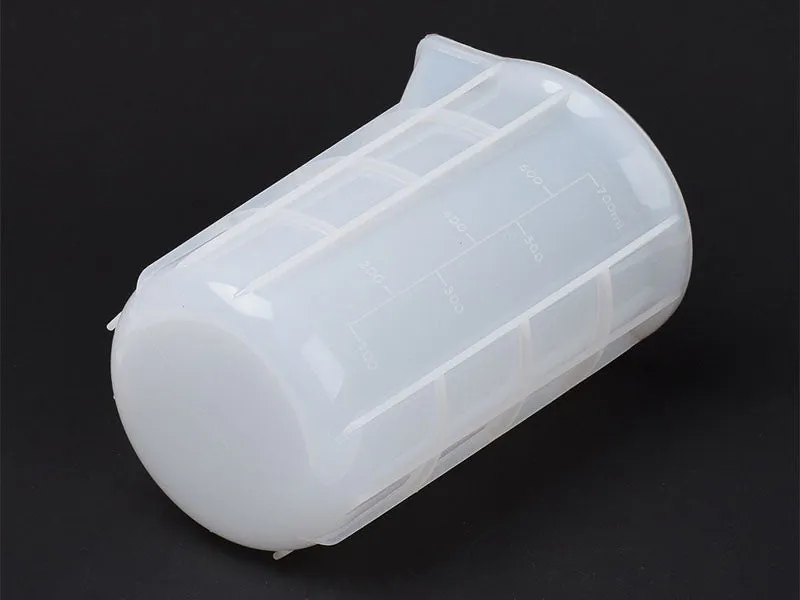 La Petite Epicerie maatbeker silicone 750 ml wit met schenktuit