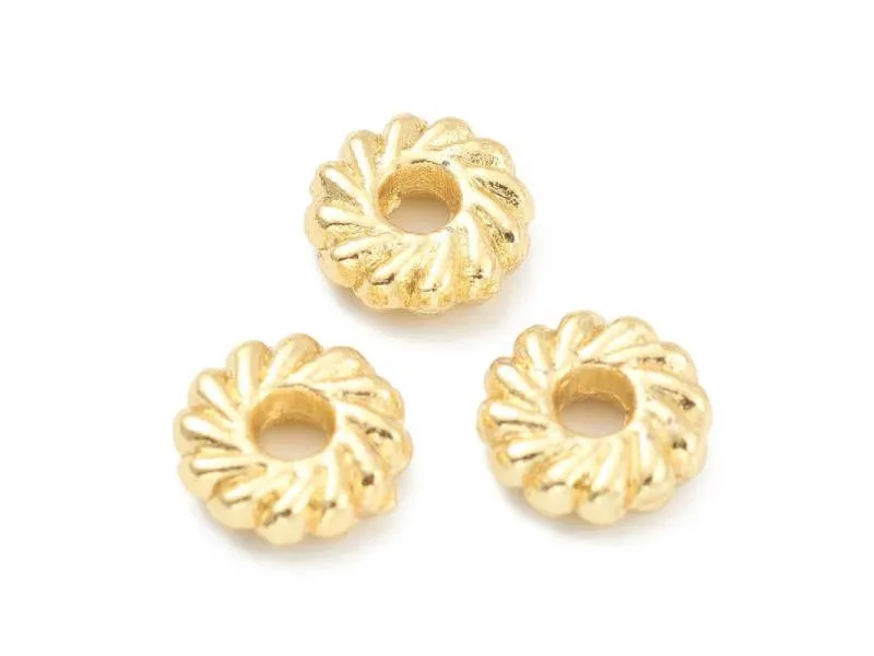 La Petite Epicerie Tussenkralen bloem goud 8 mm 20 stuks