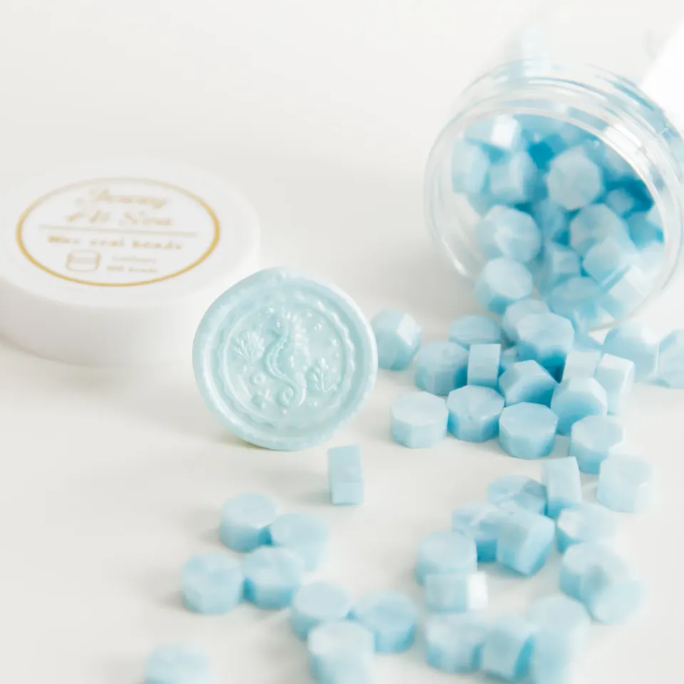 Jessy at Sea Ice Blue zegellak pot 100 kralen lichtblauw