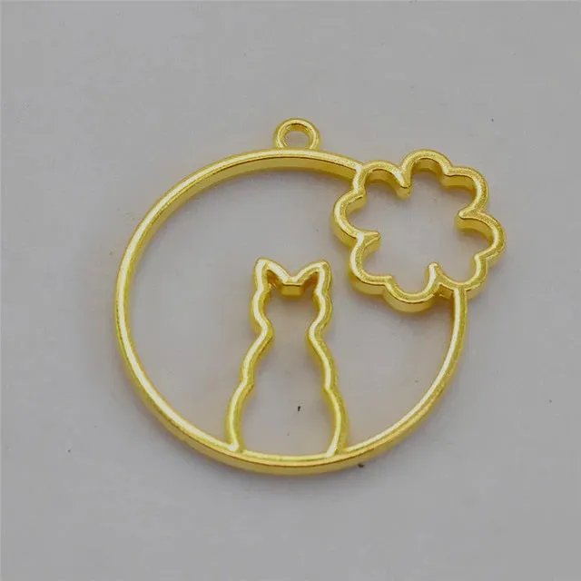 Bijounique Hanger Kat en Bloem frame 40 mm goud