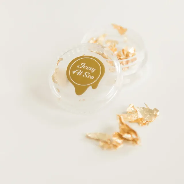 Jessy at Sea Foil Flakes bladgoud goud en zilver